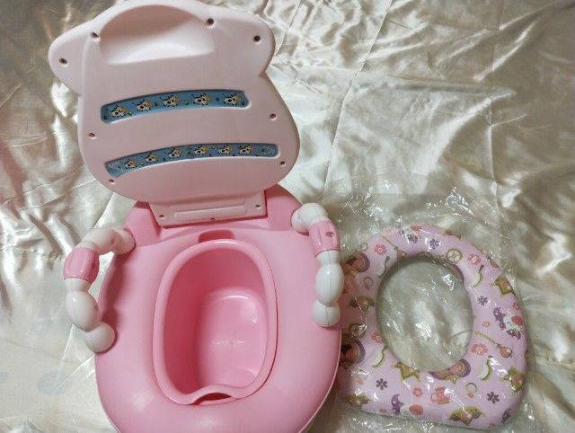 ขายที่ฝึกนั่งฉี่แถม ฝารองนั่งชักโครกมือหนึ่งไม่เคยใช้