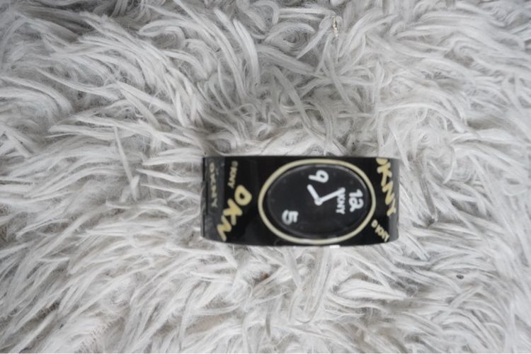 ดำ นาฬิกาข้อมือ ยี่ห้อ DKNY แบบกำไร ของแท้
