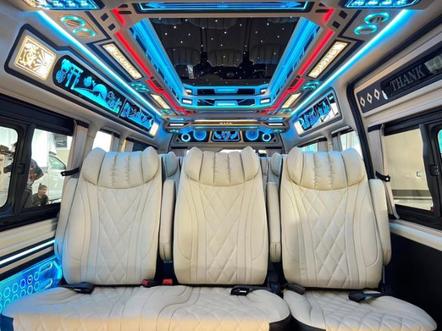 Toyota Commuter 2016 3.0 Van ดีเซล ไม่ติดแก๊ส เกียร์ธรรมดา ขาว รูปที่ 2