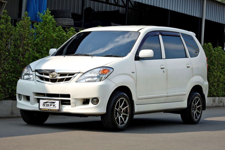 TOYOTA AVANZA 1.5 E ปี2010 P3004