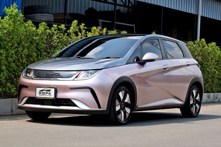 รถ BYD Dolphin Extended Range สี ชมพู