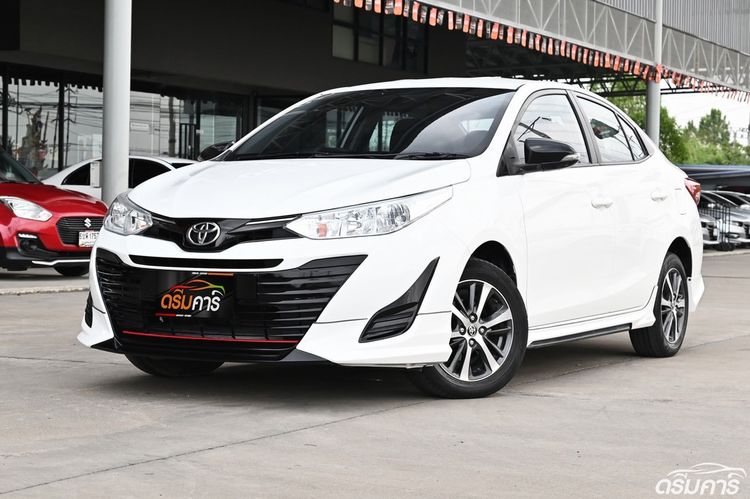 รถ Toyota Yaris ATIV 1.2 Mid สี ขาว