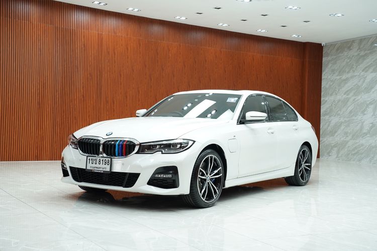 BMW Series 3 2020 330e Sedan เบนซิน เกียร์อัตโนมัติ ขาว รูปที่ 3