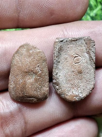 (ปล่อยยกคู่2องค์รวมกัน 500 บาท) พระเนื้อดินเก่า ไม่ทราบที่ รูปที่ 2