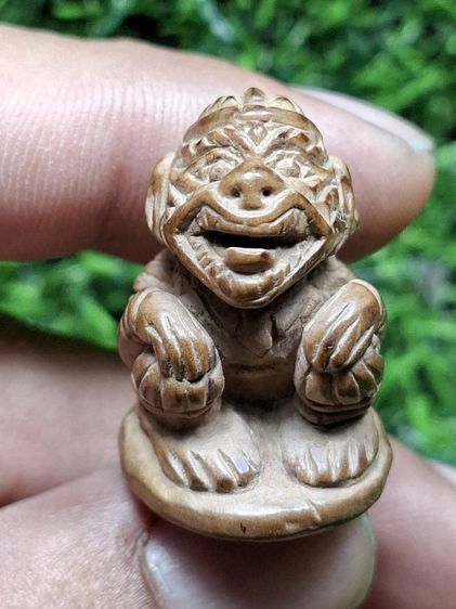 ศิลป์สวยสุดๆ แกะมีดแกะมือโบราณ หนุมานเนื้อไม้มงคลแกะเก่า จารยันต์ใต้ฐาน (ปล่อย ห้าพันบาท)