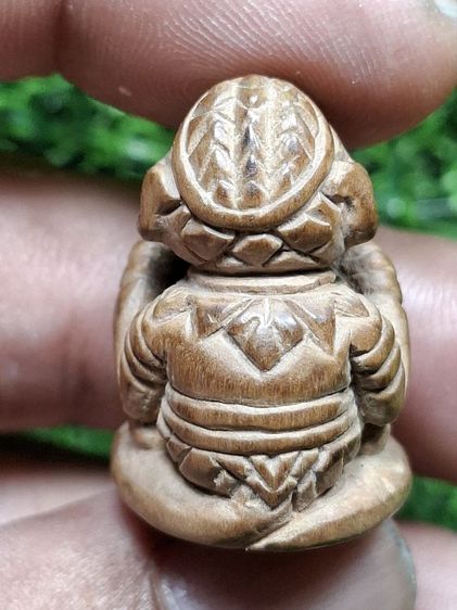 ศิลป์สวยสุดๆ แกะมีดแกะมือโบราณ หนุมานเนื้อไม้มงคลแกะเก่า จารยันต์ใต้ฐาน (ปล่อย ห้าพันบาท) รูปที่ 2