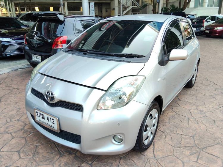 รถ Toyota Yaris 1.5 J สี บรอนซ์เงิน