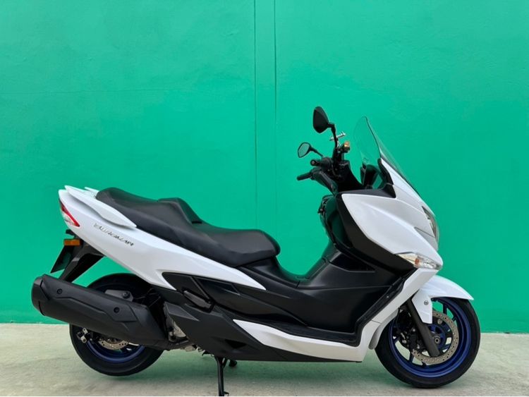SUZUKI BURGMAN 400 สีขาว ปี2020 รถมือเดียว 