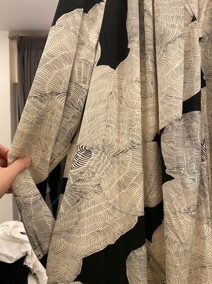 เวอร์ซาเช่ เดรสยาว สภาพใหม่เอี่ยม เนื้อผ้าไหมซาติน  รูปที่ 5