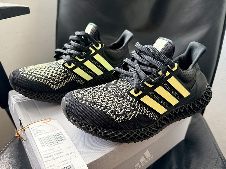 รองเท้า Adidas Ultra4D สีดำคาดเหลือง ของแท้