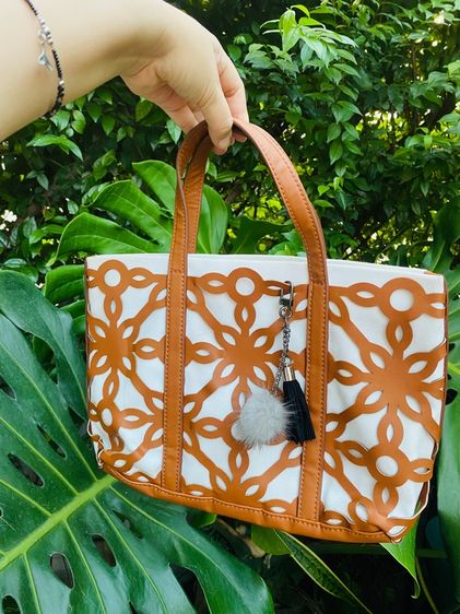 กระเป๋า Tote Bag Estée Lauder Premium Gift ของแท้ สภาพใหม่ พร้อมชาร์มห้อย รูปที่ 18