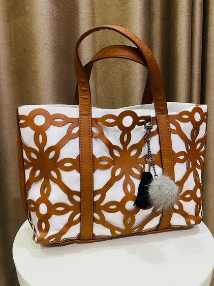 กระเป๋า Tote Bag Estée Lauder Premium Gift ของแท้ สภาพใหม่ พร้อมชาร์มห้อย รูปที่ 3