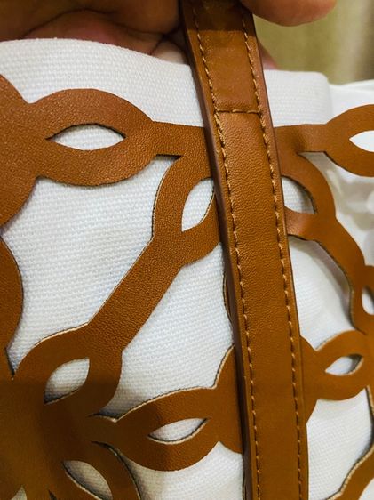 กระเป๋า Tote Bag Estée Lauder Premium Gift ของแท้ สภาพใหม่ พร้อมชาร์มห้อย รูปที่ 7