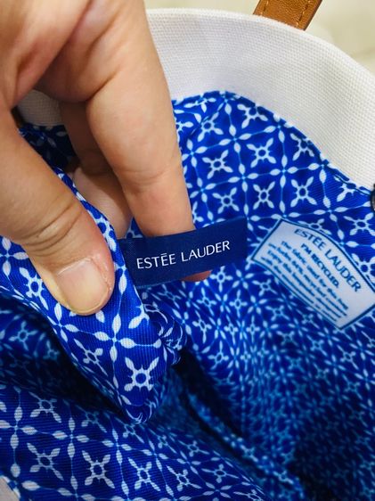 กระเป๋า Tote Bag Estée Lauder Premium Gift ของแท้ สภาพใหม่ พร้อมชาร์มห้อย รูปที่ 13