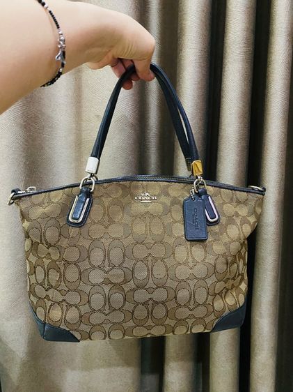 Used COACH SMALL KELSEY SATCHEL IN SIGNATURE WITH LEATHER TRIM แท้  รูปที่ 2