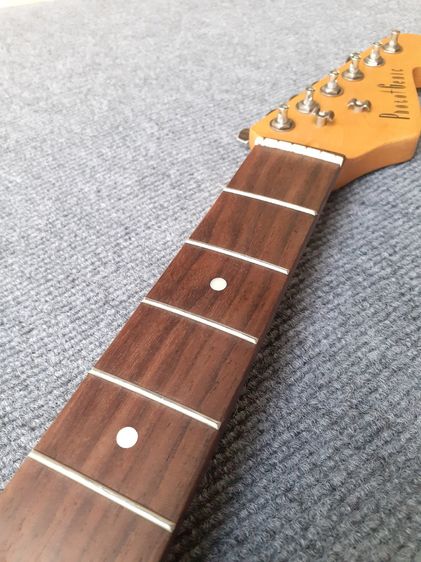 คอกีต้าร์ พร้อมลูกบิด รูปที่ 2