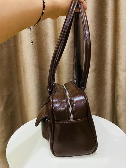 กระเป๋าสะพายแฟชั่นสีน้ำตาล ทรงสวยสไตล์แบรนด์ดัง ดีไซน์คล้าย Stand Oil มากกก 🤎 ใหม่มากไม่มีตำหนิ รูปที่ 4