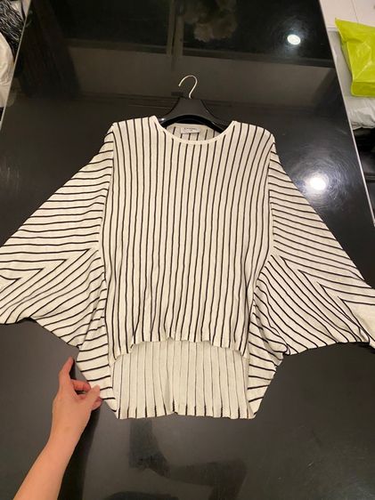 ชาแนล เสื้อแขนสั้น (ติดจองค่ะ)สภาพใหม่เอี่ยม เนื้อผ้าดีมาก รูปที่ 5