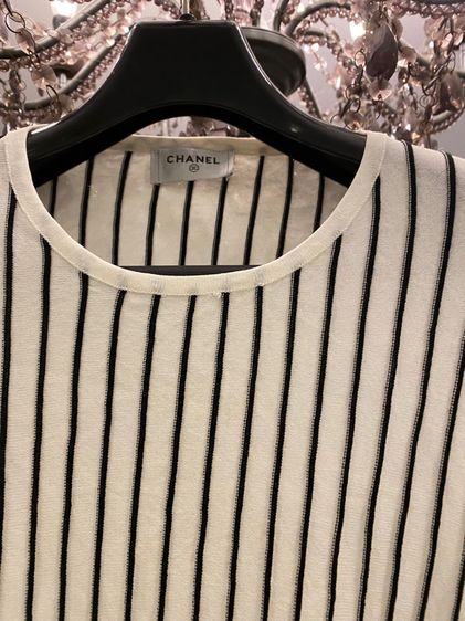 ชาแนล เสื้อแขนสั้น (ติดจองค่ะ)สภาพใหม่เอี่ยม เนื้อผ้าดีมาก รูปที่ 4