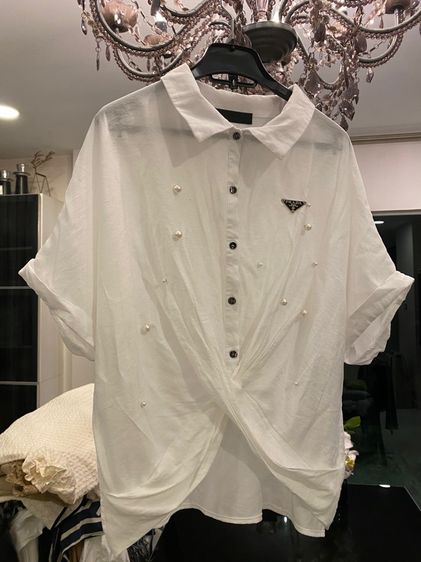 ปราด้าเสื้อเชิ้ตแขนสั้น (ติดจองค่ะ)สภาพใหม่เอี่ยม