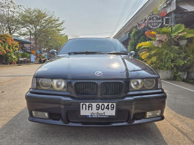 รถ BMW Series 3 318i สี น้ำเงิน