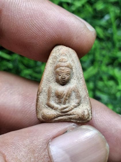 (ปิดแล้วครับ)พระเชตุพนหน้าโหนก สุโขทัย มีคราบดินกรุคราบปูนแคลเซียมตามองค์พระ 