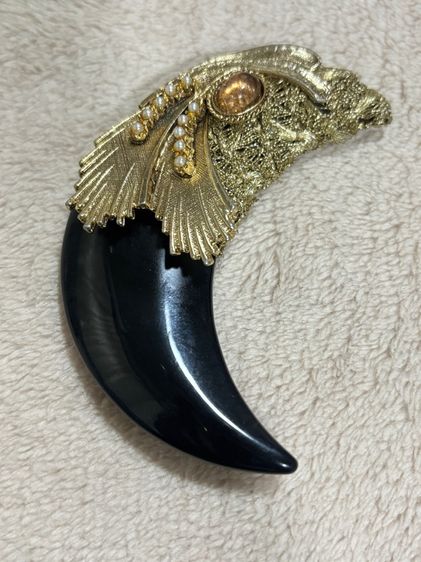 เข็มกลัดวินเทจทรงเขี้ยว