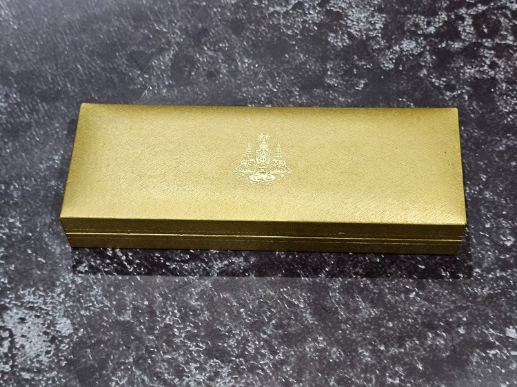 เหรียญพระพุทธปัญจภาคี เนื้อทองแดงชุบสามกษัตริย์ พิมพ์ใหญ่ ที่ระลึกพระราชพิธีกาญจนาภิเษก ในหลวงรัชกาลที่9 ปี พ.ศ.2539 พร้อมกล่อง รูปที่ 9