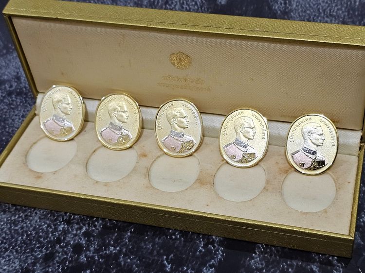 เหรียญพระพุทธปัญจภาคี เนื้อทองแดงชุบสามกษัตริย์ พิมพ์ใหญ่ ที่ระลึกพระราชพิธีกาญจนาภิเษก ในหลวงรัชกาลที่9 ปี พ.ศ.2539 พร้อมกล่อง รูปที่ 2
