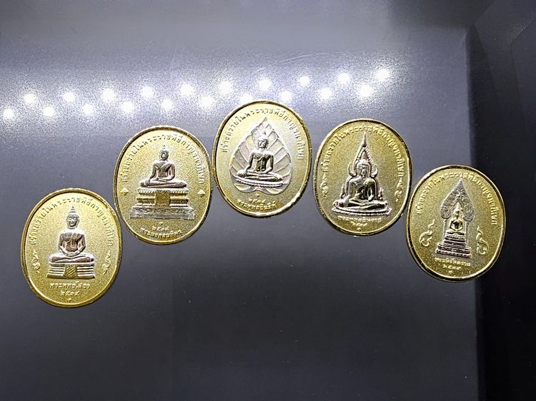เหรียญพระพุทธปัญจภาคี เนื้อทองแดงชุบสามกษัตริย์ พิมพ์ใหญ่ ที่ระลึกพระราชพิธีกาญจนาภิเษก ในหลวงรัชกาลที่9 ปี พ.ศ.2539 พร้อมกล่อง รูปที่ 4