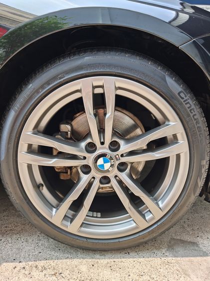 BMW Series 3 2019 330e Sedan ปลั๊กอินไฮบริด (PHEV) ไม่ติดแก๊ส เกียร์อัตโนมัติ ดำ รูปที่ 4
