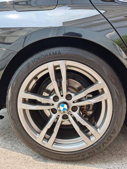 BMW Series 3 2019 330e Sedan ปลั๊กอินไฮบริด (PHEV) ไม่ติดแก๊ส เกียร์อัตโนมัติ ดำ รูปที่ 3