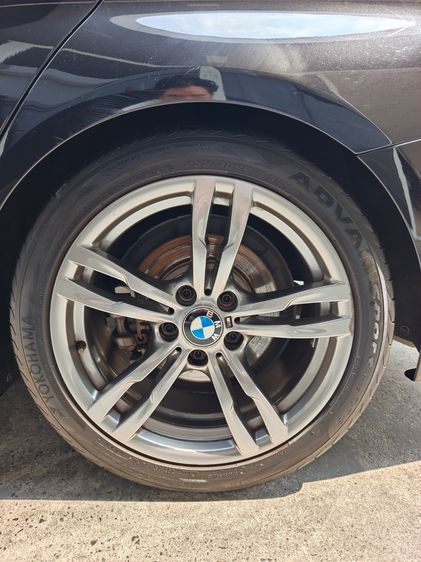 รถ BMW Series 3 330e สี ดำ