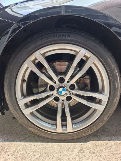 BMW Series 3 2019 330e Sedan ปลั๊กอินไฮบริด (PHEV) ไม่ติดแก๊ส เกียร์อัตโนมัติ ดำ รูปที่ 2