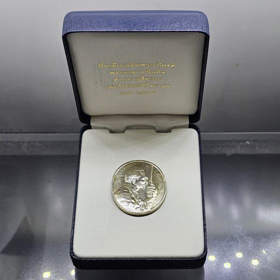 เหรียญไทย เหรียญในหลวงทรงวิทยุ เนื้อเงิน ที่ระลึกเฉลิมพระเกียรติ พระราชกรณียกิจด้านการสื่อสารกรมไปรษณียโทรเลข พ.ศ.2539 พร้อมกล่องเดิมๆ