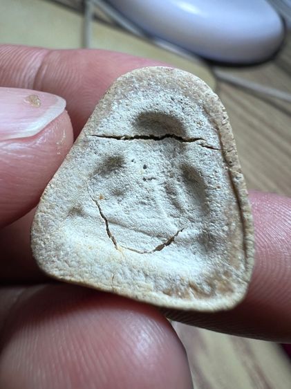 พระปิดตาเนื้อผงไม่ทราบที่ รูปที่ 3