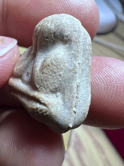 พระปิดตาเนื้อผงไม่ทราบที่ รูปที่ 2