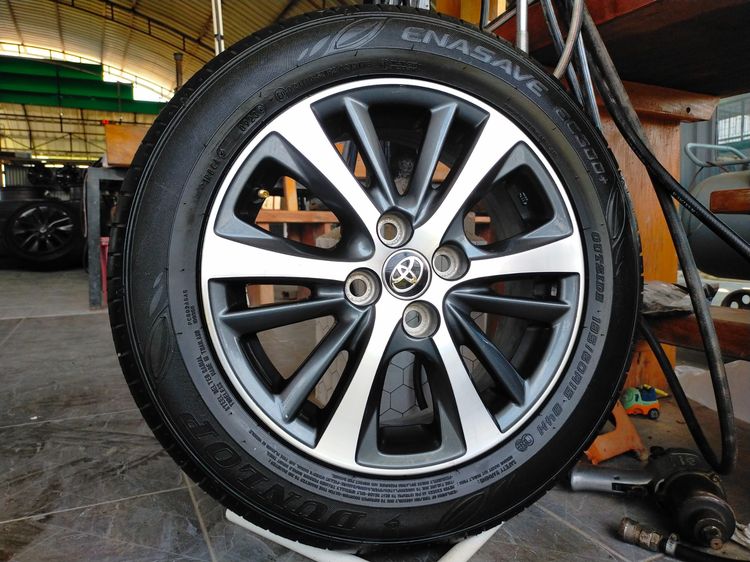 แม็กโตโยต้า ขอบ15 พร้อมยางดันลอป 185 60 15 ปี23 แม็กสวยตามรูปทุกวงไม่คดไม่ดุ้ง  ยางสวยทุกเส้นใส่ yaris vios ได้ทุกรุ่น