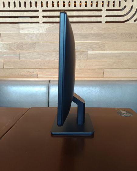 ขาย จอมอนิเตอร์ มือสอง สภาพดี ยี่ห้อ DELL
รุ่น E1715S ขนาด 17 นิ้ว
ใช้งานได้ปกติ เจ้าของขายเองค่ะ 

ช่องเสียบ VGA  Display 
 รูปที่ 9