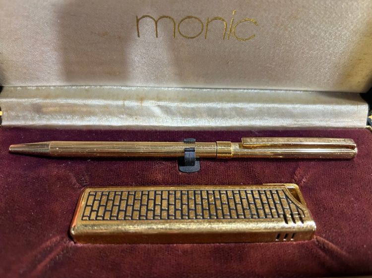 ปากกาพร้อมไฟแช็กยี่ห้อโมนิค