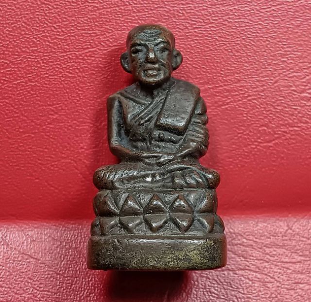 รูปหล่อโบราณหลวงปู่ทวดก้นลายเซ็นปี 2508