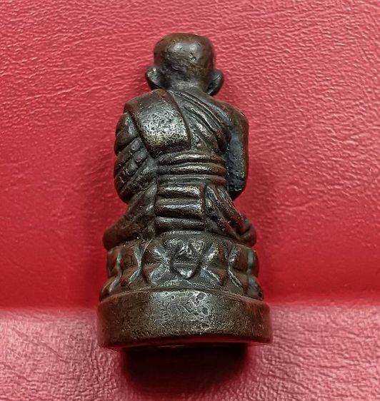 รูปหล่อโบราณหลวงปู่ทวดก้นลายเซ็นปี 2508 รูปที่ 2