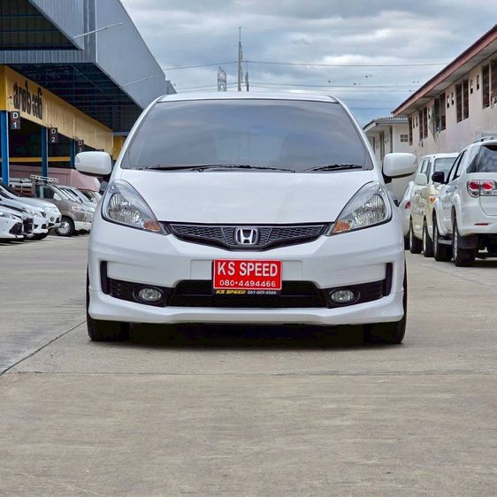 Honda Jazz 2013 1.5 SV i-VTEC Sedan เบนซิน ไม่ติดแก๊ส เกียร์อัตโนมัติ ขาว รูปที่ 2