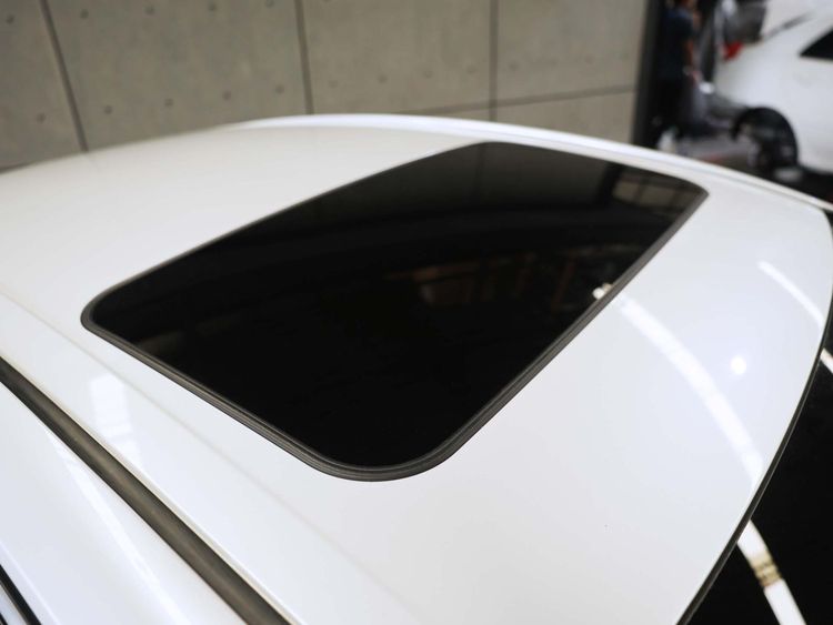 Toyota Camry 2022 2.5 HEV Premium Luxury Sedan ไฮบริด ไม่ติดแก๊ส เกียร์อัตโนมัติ ขาว รูปที่ 4