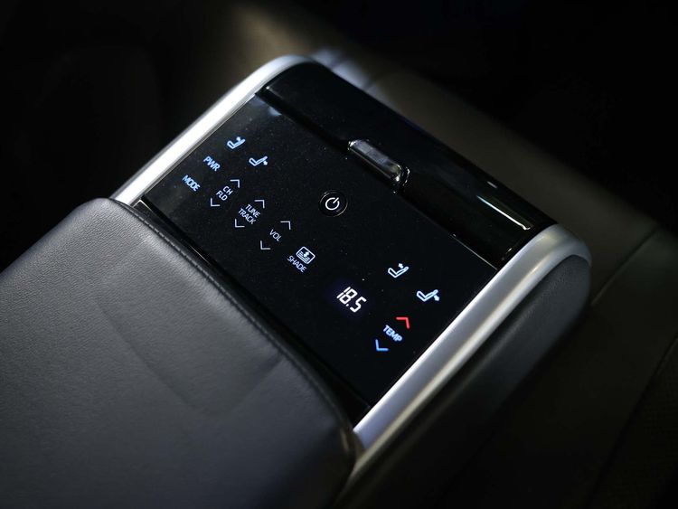 Toyota Camry 2022 2.5 HEV Premium Luxury Sedan ไฮบริด ไม่ติดแก๊ส เกียร์อัตโนมัติ ขาว รูปที่ 3