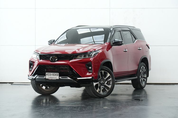 รถ Toyota Fortuner 2.4 LEGENDER 2WD AT สี แดง