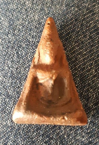 พระนางพญาเข่าโค้ง