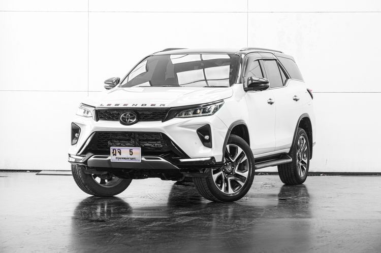 Toyota Fortuner 2023 2.4 LEGENDER 2WD AT Utility-car ดีเซล ไม่ติดแก๊ส เกียร์อัตโนมัติ ขาว