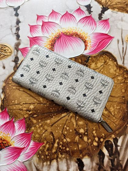 MCM Zip wallet silver ของแท้อุปกรณ์ครบใบ รูปที่ 2
