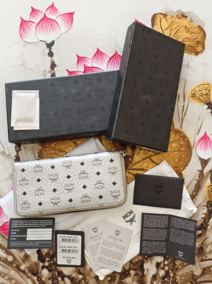 MCM Zip wallet silver ของแท้อุปกรณ์ครบใบ รูปที่ 6